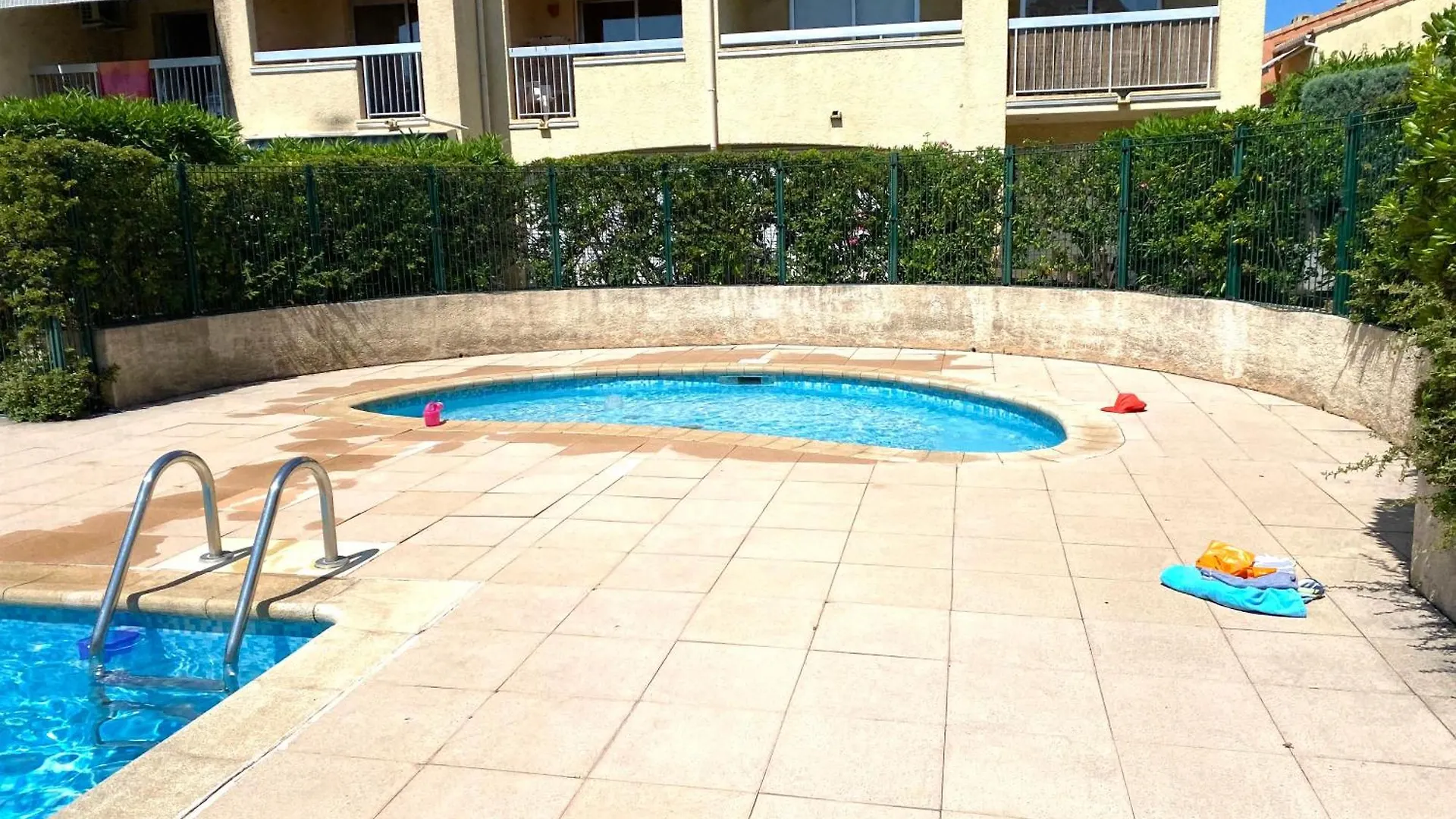 Apartment Studio Petit Jardin, Piscine Cogolin