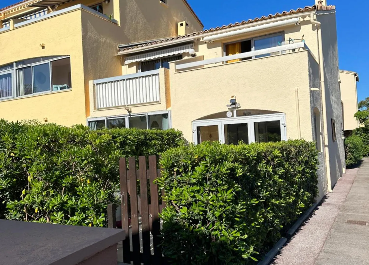 Studio Petit Jardin, Piscine Cogolin Apartment